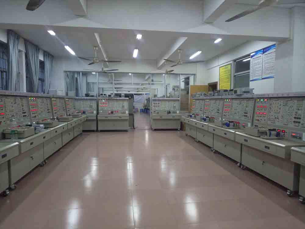 廣東石油化工學(xué)院